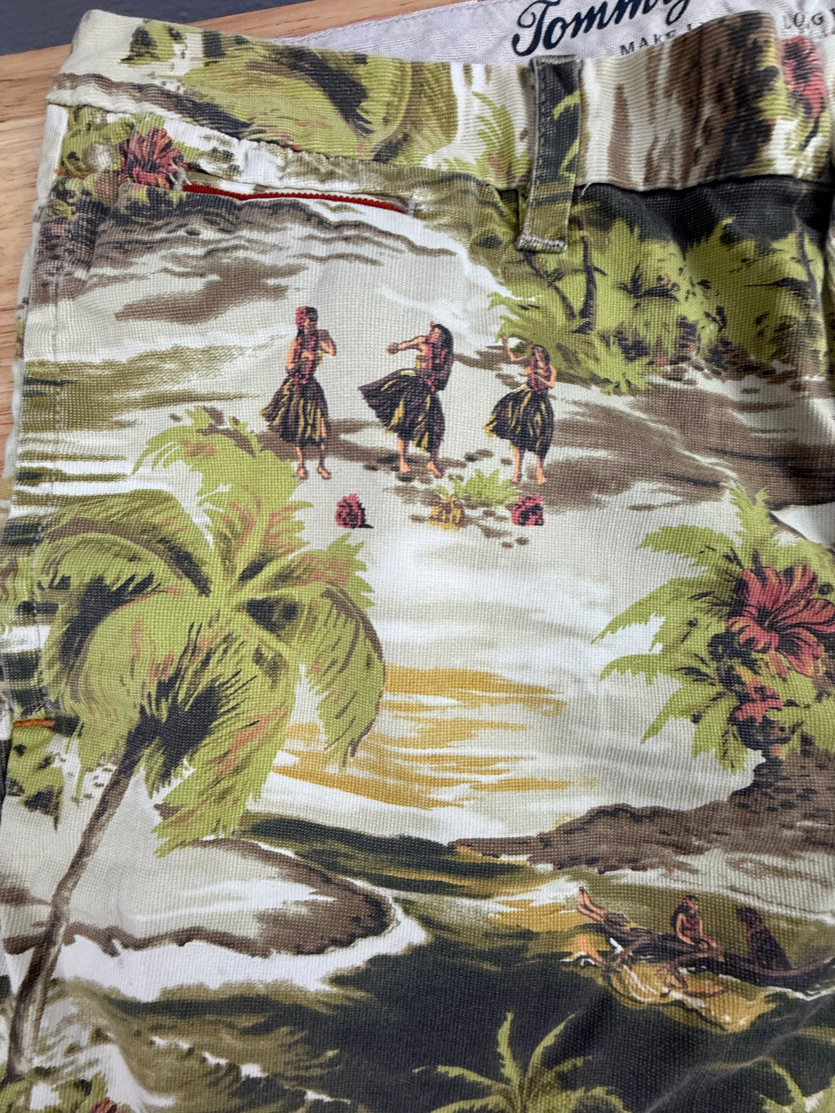 Tommy Bahama Cotton Tropical Island Print Preloved Shorts Size 34* 10"*