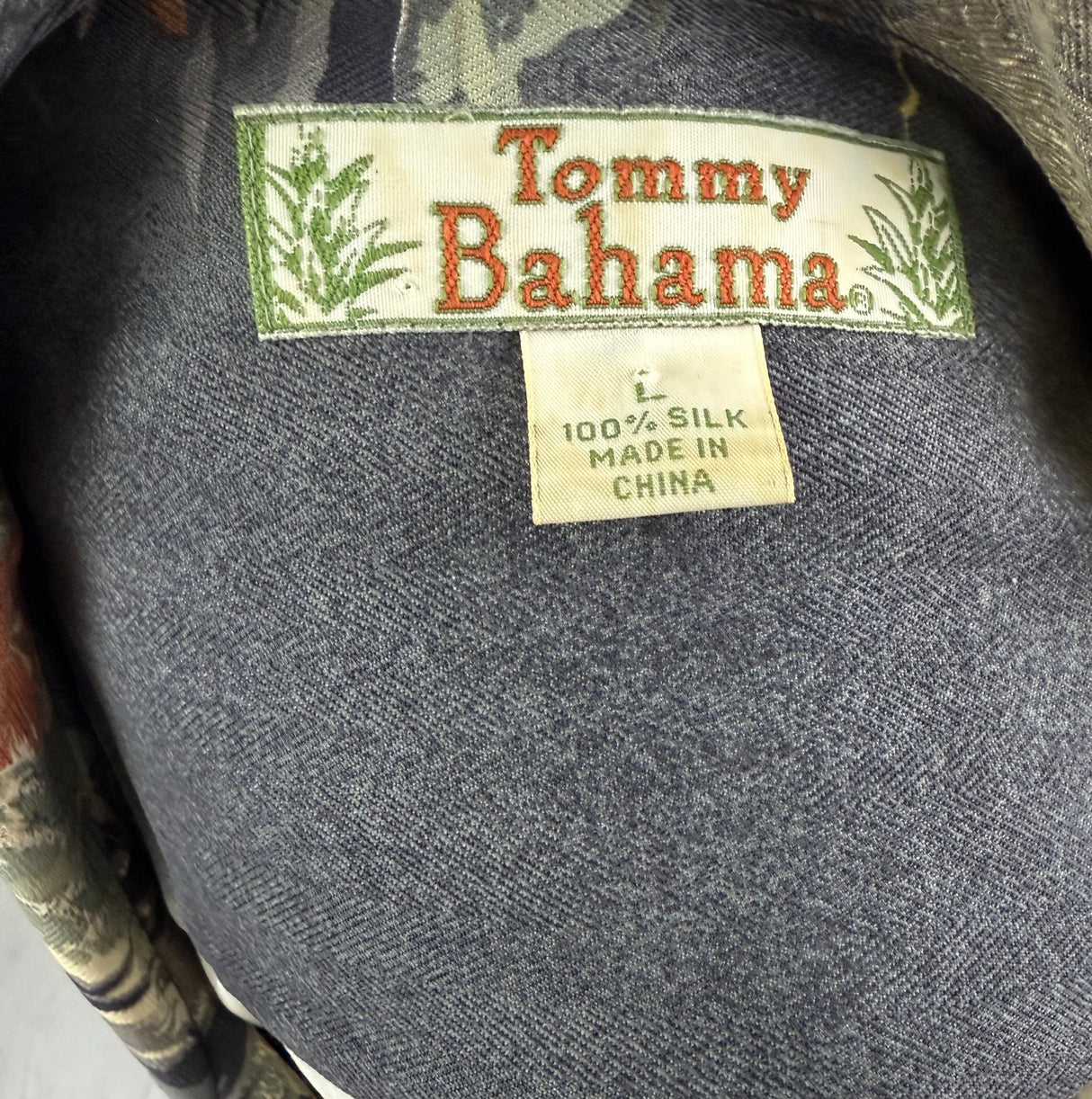 Tommy Bahama 100% Silk Hawaiian Short Sleeve Vintage Shirt Large*